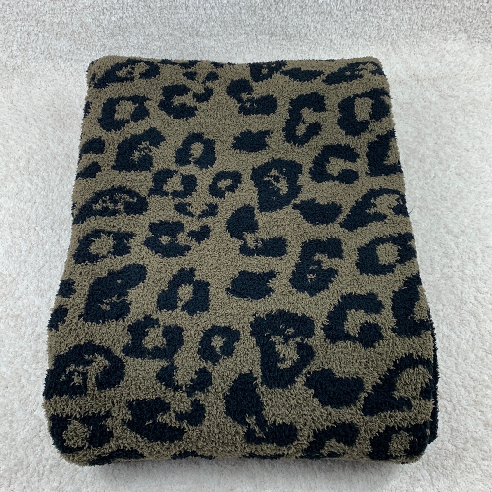 BAREFOOT DREAMS In the Wild Throw Blanket - Picture 1 of 4